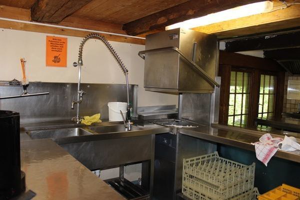 Sp�lbereich mit Industriesp�lmaschine